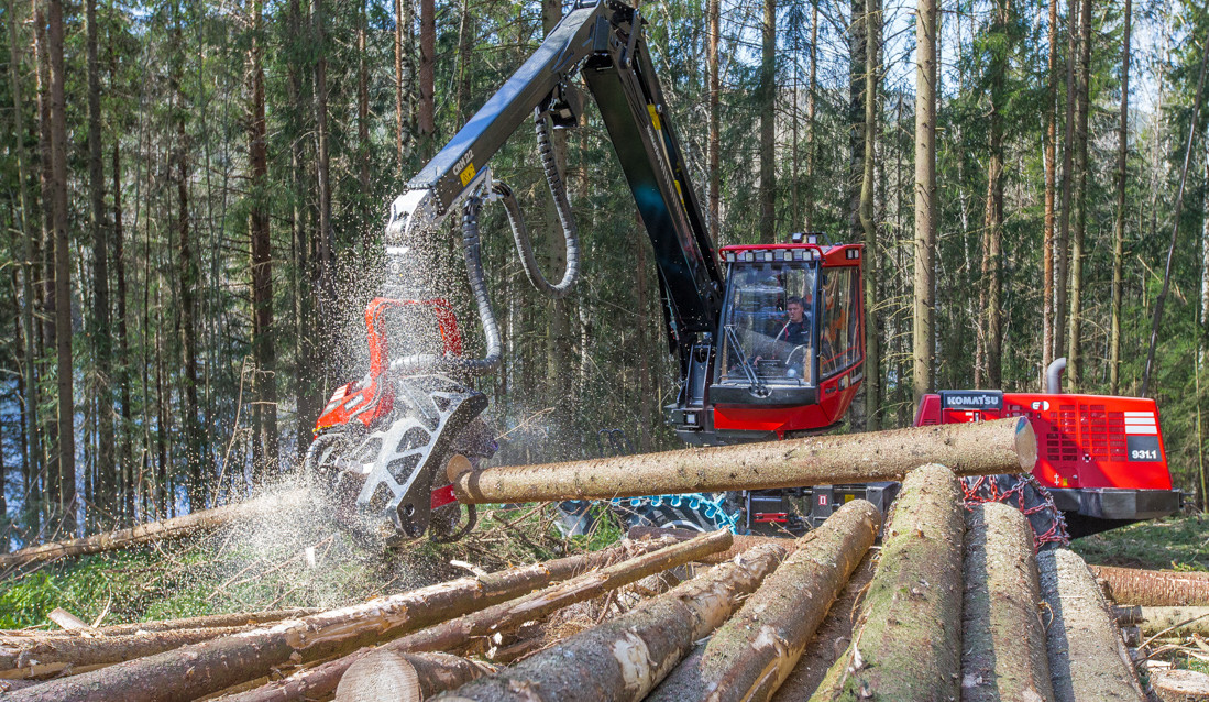 Her demonstreres Komatsus nye hogstaggregat