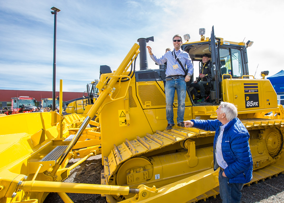 Komatsu D85 bulldoser