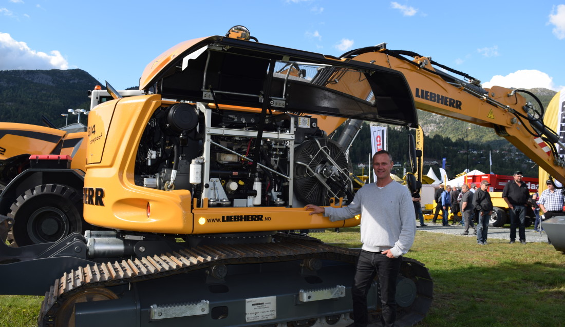 Håkan Nyhaugen, Sales Manager Earthmoving Equipment i Liebherr Norge, skal forsøke å videreføre suksessen med gravemaskiner, hjullastere, dumpere og bulldozere i det norske anleggsmarkedet. Her viser han frem en R914 Compact.