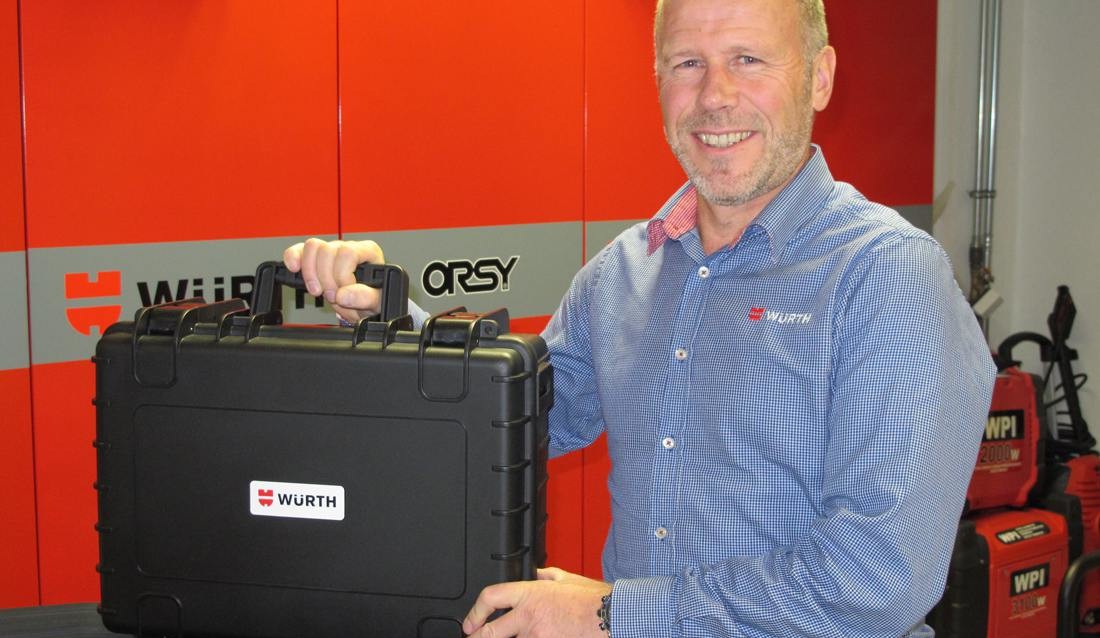 Produktsjef Bjørn Engh i Würth Norge med den lille kofferten