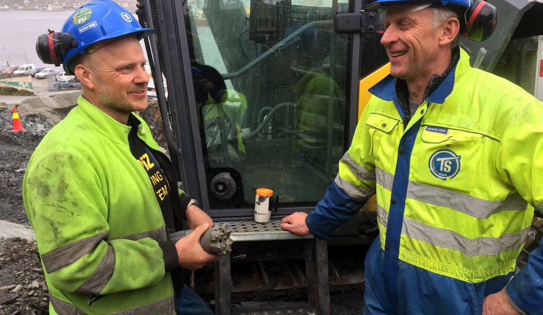 Boreriggoperatør Trond Horve og leder Åsmund Bjerga i bergavdelingen i Stangeland Maskin AS.