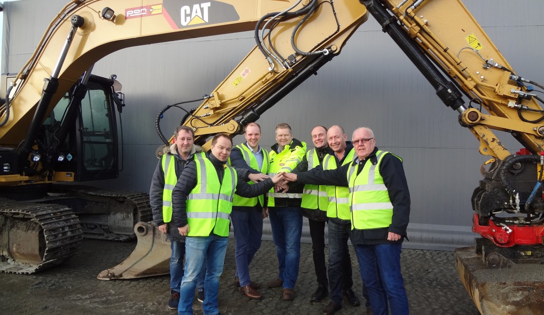FORNØYDE PARTNERE: (f.v.) Magnar Oma, (Klepp Mek), Finn Johansen (Rotortilt), Morten Tarlebø (Pon Rental), Morten Opheim (Pon Rental), Hans Røring (Rototilt) og Sven Martinsen (SMP).
