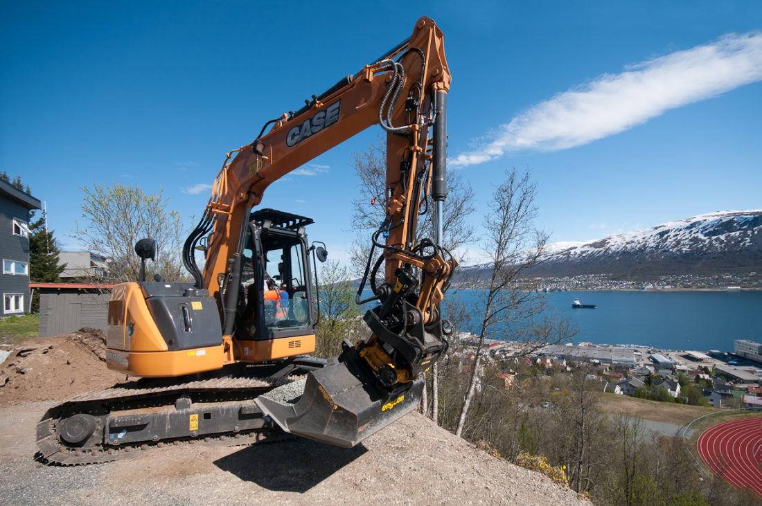 Case løfter blikket mot Tromsø i PR for anleggsmaskiner. (Foto: Dagenborg Maskin AS / Case)