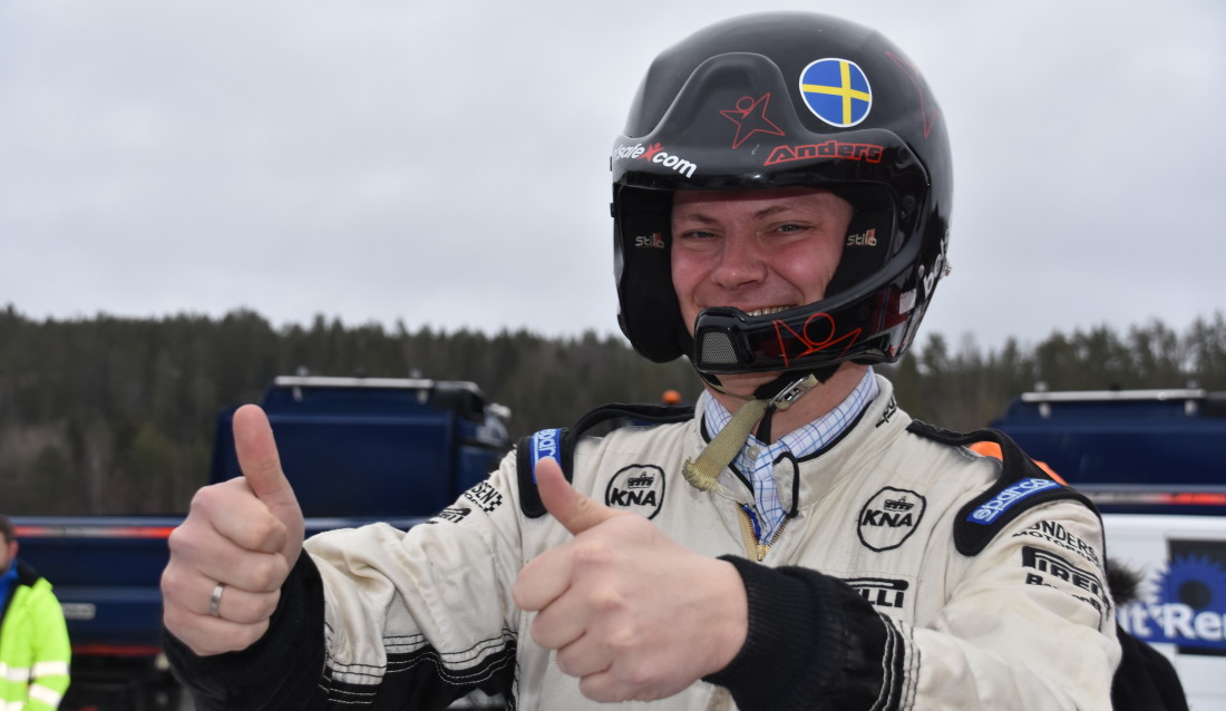 Samferdselsminister Ketil Solvik-Olsen fikk kjørt seg i Østfold. (Foto: Odd Borgestrand).