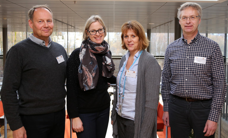 NØKKELPERSONER: Fire sentrale personer i BegrensSkade: (f.v.) Arne Engen fra Norconsult (leder BegrensSkade), Jenny Langford fra NGI (nestleder BegrensSkade), Grete Tvedt fra Statens Vegvesen (delprosjektleder BegrensSkade) og Geir Veslegard fra Hallingdal Bergboring (representerer boreentreprenørene i BegrensSkade). (Foto: Runar F. Daler).