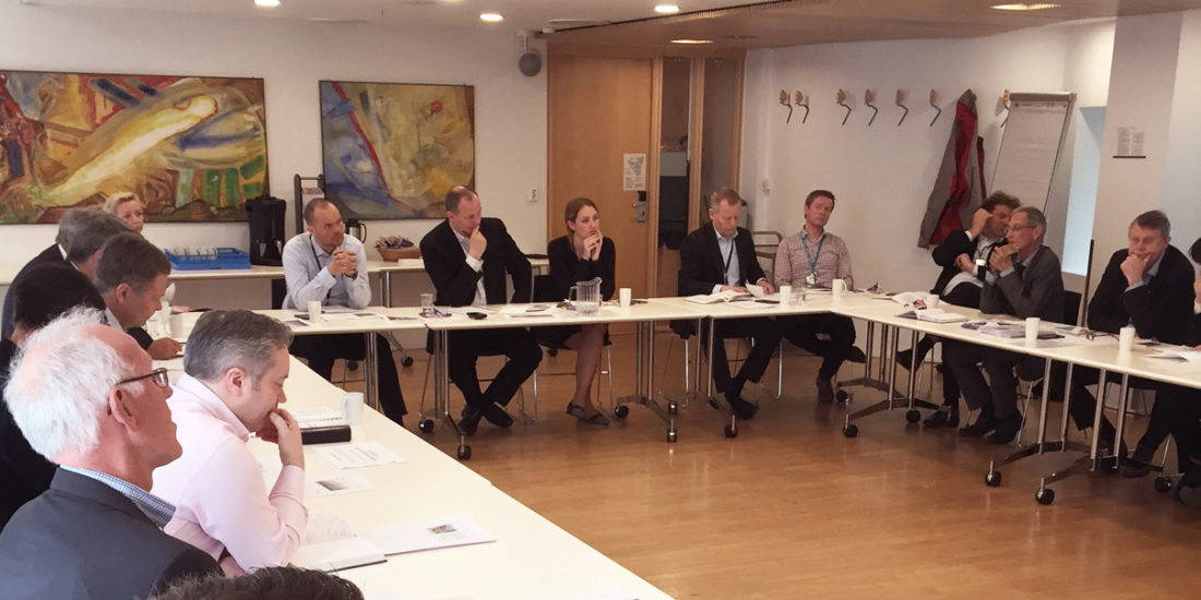 Bransjeorganisasjoner og en samlet byggherreside møttes hos samferdselsminister Ketil Solvik-Olsen 18. april. (Foto Stein Gunnes).