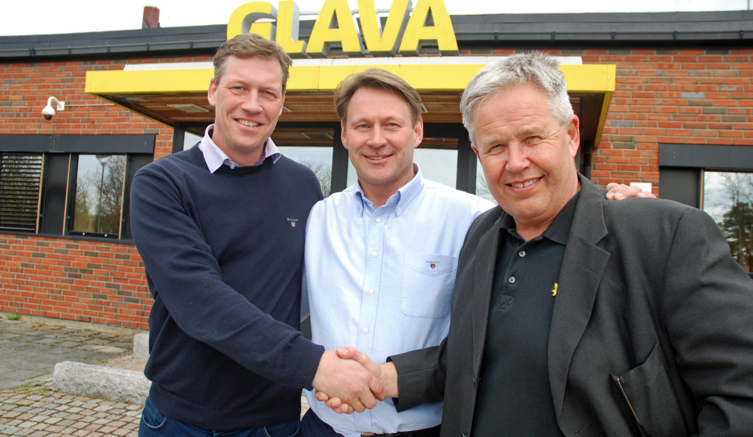 Even Hytten, salgssjef for tekniske tekstiler hos Protan AS, daglig leder Jan Arne Hansen hos Rubb AS og administrerende direktør Jon Karlsen ved Glava AS i Askim gleder seg over at de med thermohallene fra Rubb AS nå kan tilby et helnorsk produkt.
