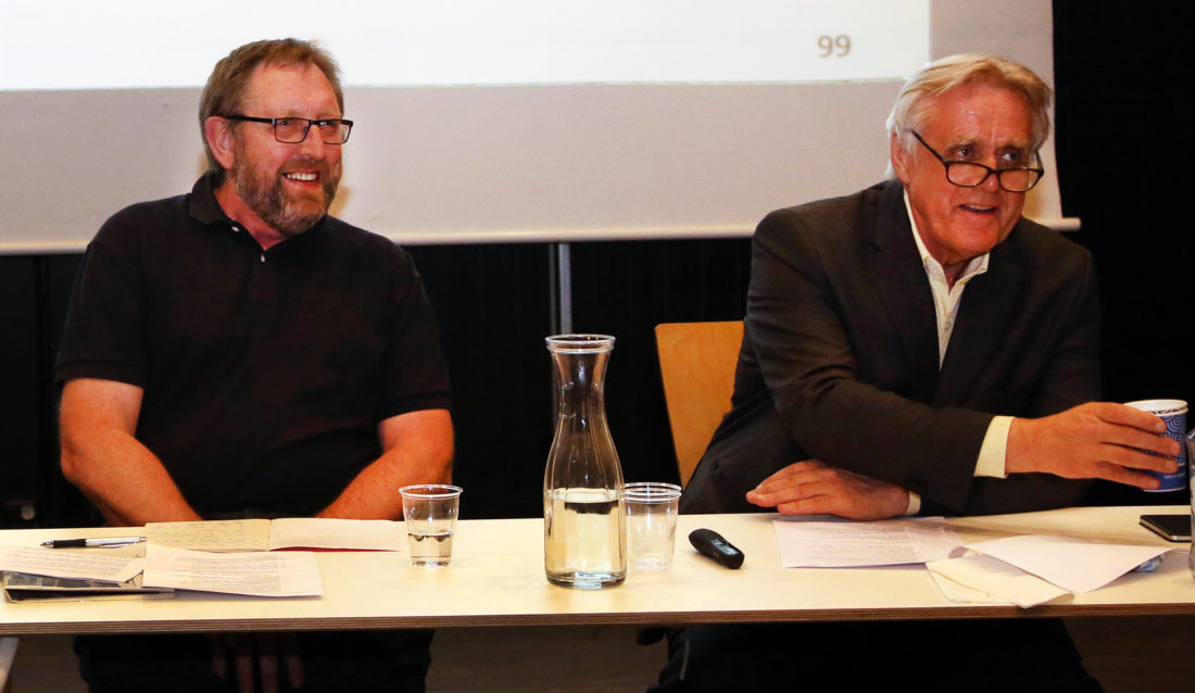 Einar Bruskerud (t.v.) og de andre gründerne i tømmertransportselskapet Valdrestømmer AS, solgte selskapet sitt til Viken Skog i 2014. Prosjektleder i Eierskiftealliansen, Kristian Skjølaas, til høyre. (Foto: Runar F. Daler).