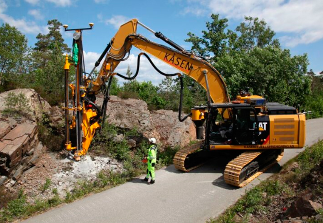 Kåsen Fjellsprengning AS sin nye Cat 330FL med AMV 1155T boretårn.
