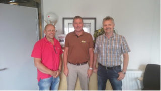 Fra venstre: Carl Christian Fon, prosjektleder/maskinansvarlig Carl C. Fon, Robert Hvaal, salgsingeniør Pon Equipment AS og Jarle Hillestad, daglig leder Carl C. Fon