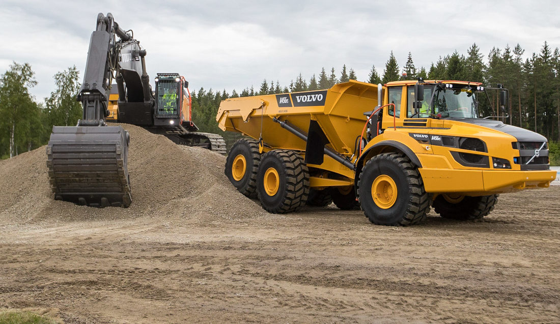 Volvo A45Gfs dumper og EC750EL gravemaskin