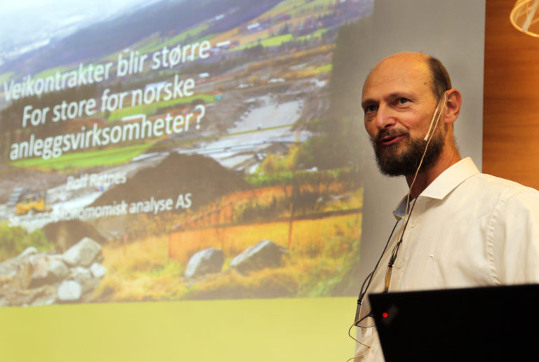 Prosjekteksemplet E18 Arendal-Tvedestrand er helt i grenseland for hva som er fornuftig, sett fra den norske anleggsnæringsnæringens side, ifølge sa fagdirektør i Samfunnsøkonomisk analyse, Rolf Røtnes. (Foto: Runar F. Daler).