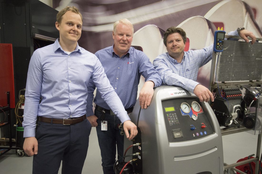 Stian Bonkerud, forretningsutvikler i Team Verksted sammen med Key Account Manager Arild Rekkset, Würth Norge AS og Lars Petter Løkken, markedskoordinator kurs og kompetanse Würth Norge AS. (Foto: Würth Norge AS).