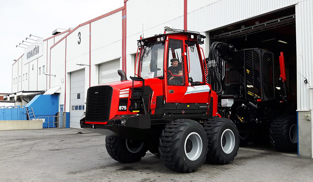 Komatsu 875 lastbærer.