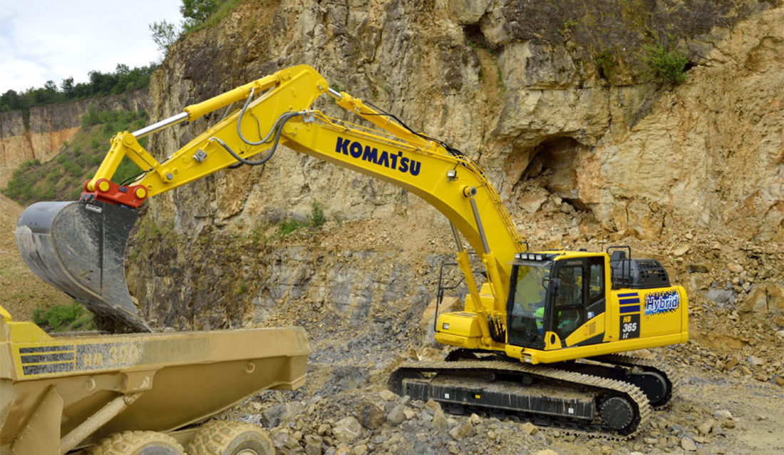 Anleggsmaskiner blir stadig mer miljøvennlige. Denne Komatsu-hybriden HB365 kommer nå til Norge. (Foto: Hesselberg Maskin/Komatsu).