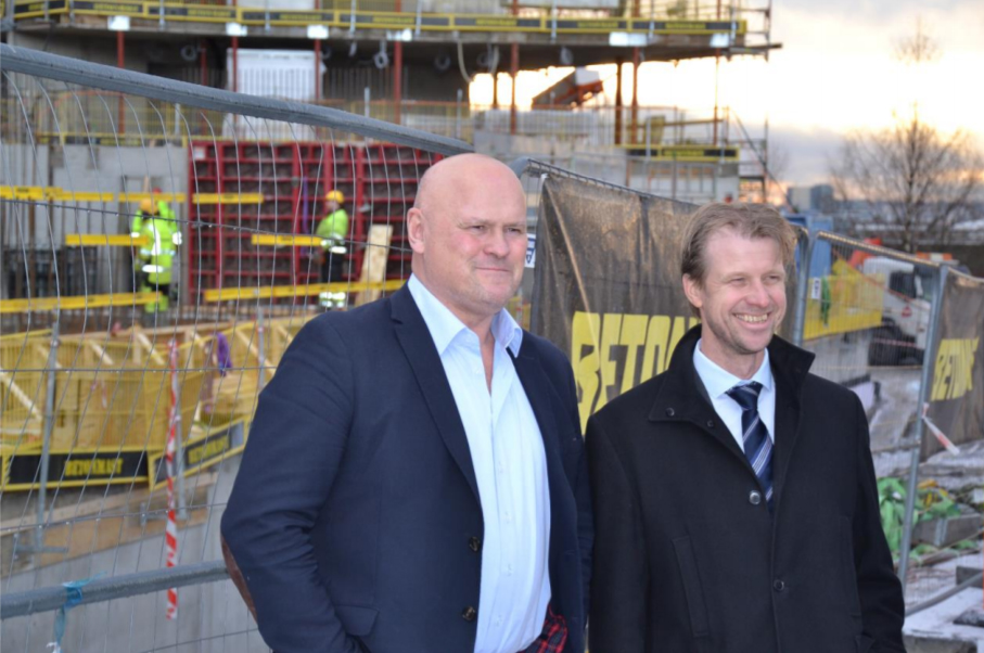 Albert Hæhre, konsernsjef i Hæhre Isachsen Gruppen, og Jørgen Evensen, konsernsjef i Betonmast. (Foto: Hæhre Isachsen Gruppen).