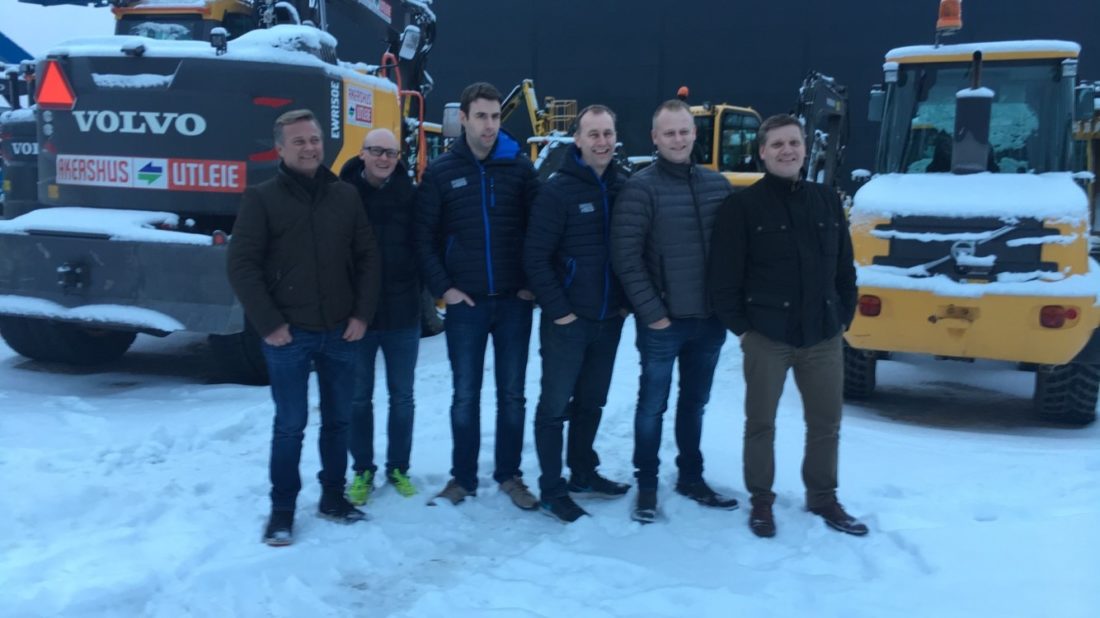 Fra venstre: Lasse Kjøsterud (Utleiesenteret AS), Tommy Jensen (Høydespesialisten AS), Ole Blakisrud og Alfred Bakken (Akershus Utleie AS), Dag Bjørnar Dønnum Jensen og Kim Nymo (Volvo Maskin AS). (Foto: Volvo Maskin AS).