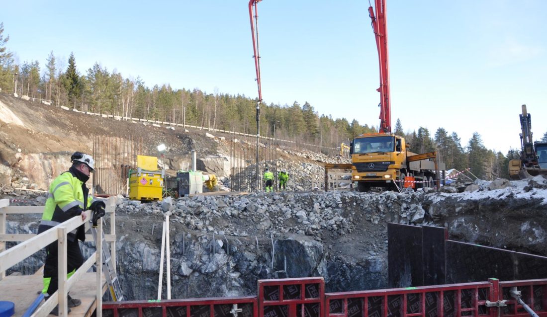Første støp på Saggrenda bru. (Foto: Kjell Wold).
