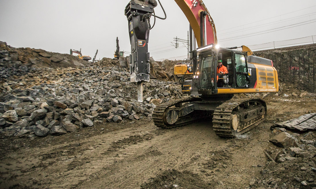 Cat 352F XE.