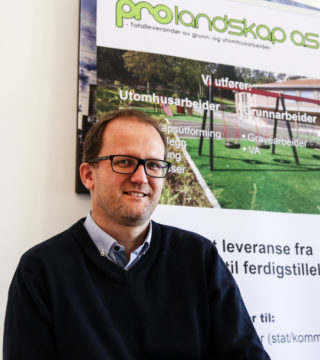 Daglig leder i Pro Landskap, Morten Ådalen, lot seg imponere av de godt forberedte elevene. (Foto: Runar F. Daler).