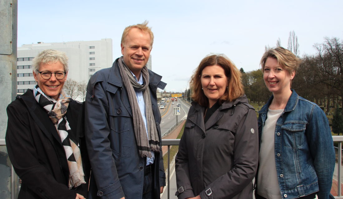 Fra venstre: HMSK-direktør Sigrid Hansen-Tangen i Nye Veier, Øivind Strømme, direktør for regionavdelingen i Skatteetaten, adm. direktør Ingrid Dahl Hovland i Nye Veier AS og Astrid Hygen Bakken, seniorskattejurist i Skatteetaten. (Foto: Nye Veier).