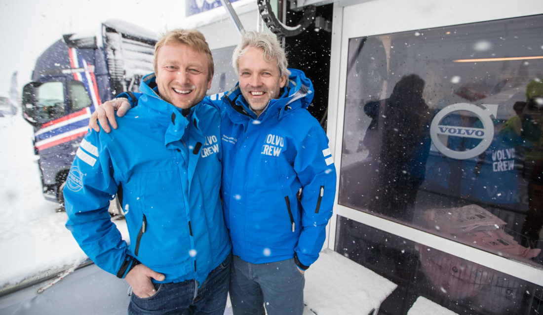 VOLVO-KAMERATENE: Waldemar André Christensen i Volvo Trucks t.v. og Gunnar Thorud i Volvo Maskin.