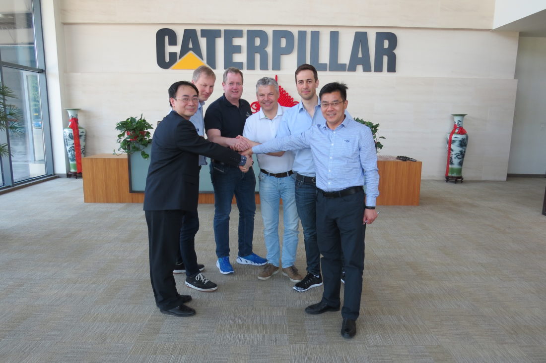 Fra venstre: Chase He (HR-director i Caterpillar Xuzhou), Jarle Kleppan (salgsdirektør i Pon Equipment AS), Roger Kjenås (daglig Leder i Isachsen Maskin), Frank Ole Sørensen (daglig leder i Hæhre Maskinutleie), Pål Brandvold (storkundeansvarlig i Pon Equipment AS), Arthur Liu (Operations Manager i Caterpillar Xuzhou).