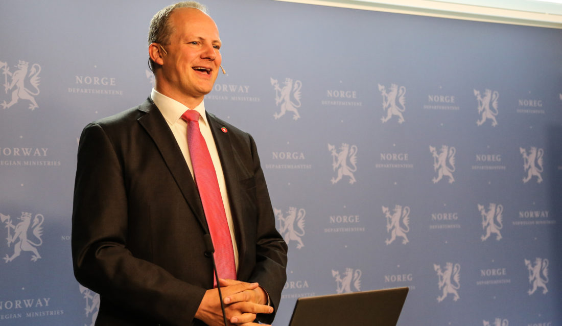 – Det å ha et mest mulig felles regelverk er for oss overordnet viktig, sa samferdselsminister Ketil Solvik-Olsen. (Foto: Runar F. Daler).
