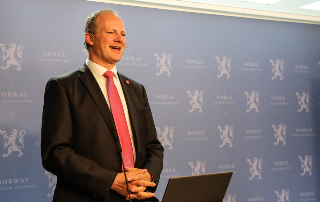 – Det å ha et mest mulig felles regelverk er for oss overordnet viktig, sa samferdselsminister Ketil Solvik-Olsen. (Foto: Runar F. Daler).