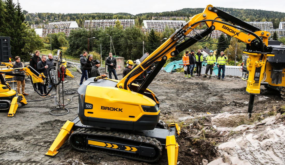 Den svenske rivningsmaskinprodusenten viste bl.a. fram Brokk 500 og hammeren SB 702 fra Atlas Copco på sin nordiske «demo tour». (Foto: Runar F. Daler).