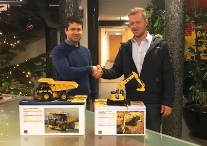 Kjetil Friestad i Risa Service (t.v.) og Pon-selger i Rogaland, Kjell Vidar Hamre. (Foto: Pon Equipment).