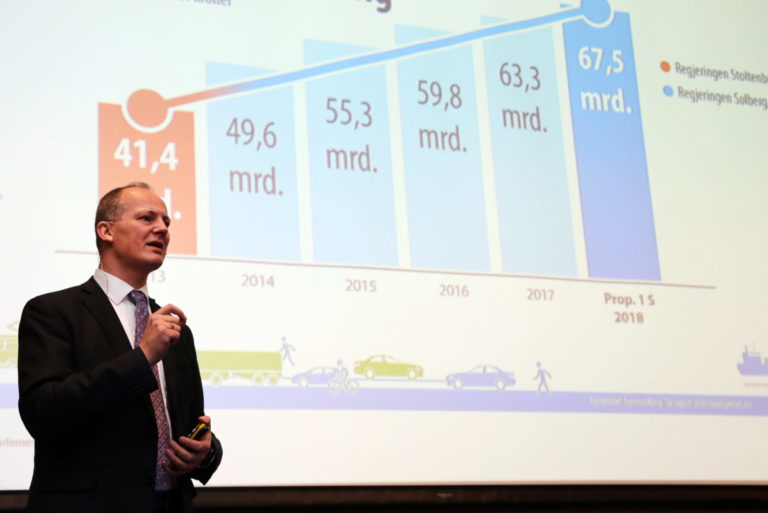 Samferdselsministeren lot ikke sjansen gå fra seg til å fremheve sittende regjerings satsing på infrastruktur, sammenlignet med den forrige. (Foto: Runar F. Daler).