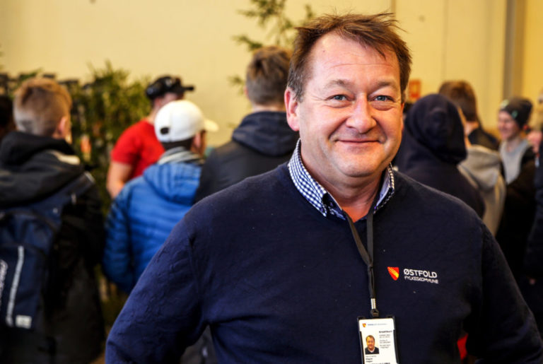 GOD INVESTERING: Magne Hagen, fagkoordinator for bygg og anleggsteknikk i Østfold fylkeskommune, har stor tro konseptet. – Det koster samfunnet mye mer når elevene velger feil, sier han. (Foto: Runar F. Daler).