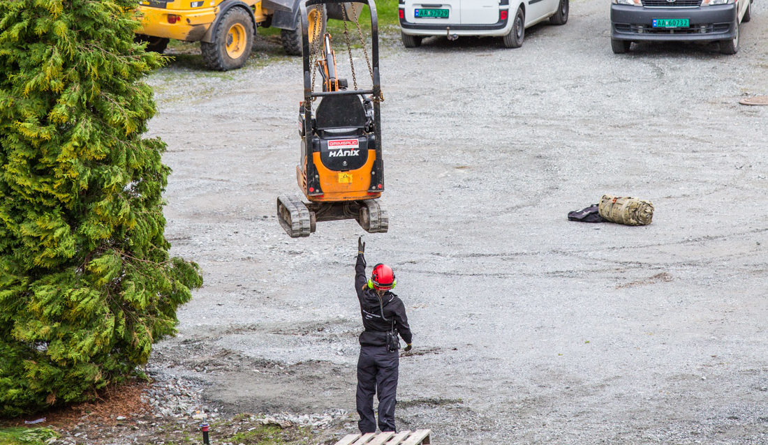 Hanix minigraver helikopterløft