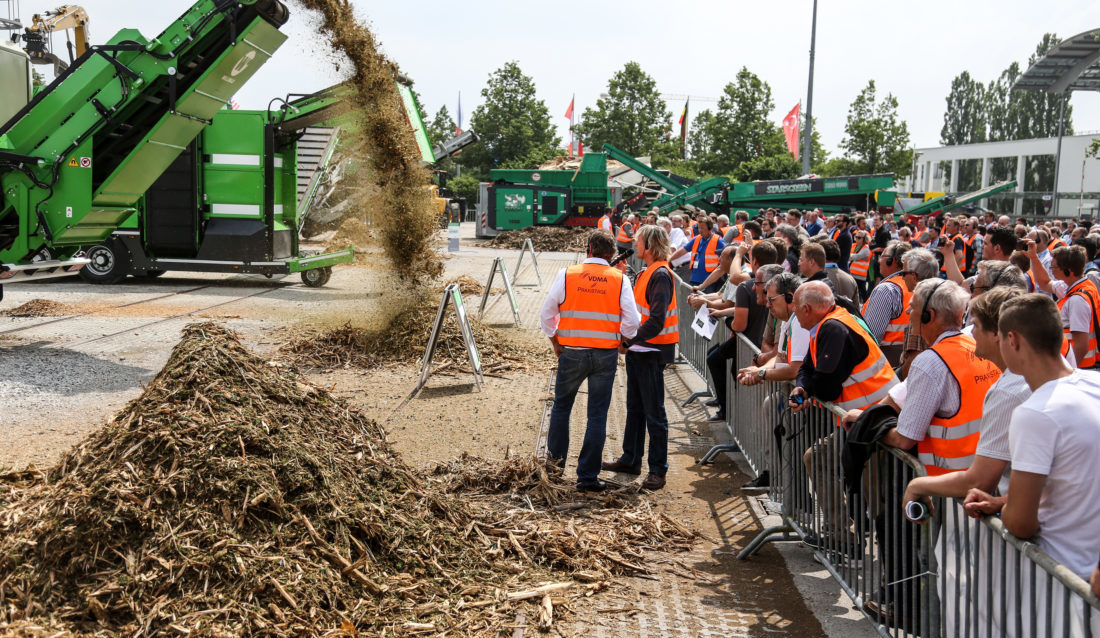 FRA TØMMERSTOKK TIL TANNPIRKER: Verdens største og viktigste messe innen avfall, gjenvinning, vann og avløp, som går under navnet IFAT, ble nylig arrangert i München. Blant de 141 000 besøkende fra 160 land var også Anleggsmaskinen. Les mer om messa i Anleggsmaskinen nr. 5. (Foto: Runar F. Daler).