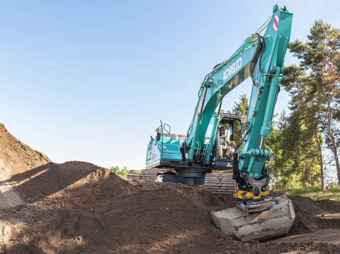 Modellen SK200/SK200-10 blir først ut i produksjonen med det nye ICT-systemet. (Foto: engcon).
