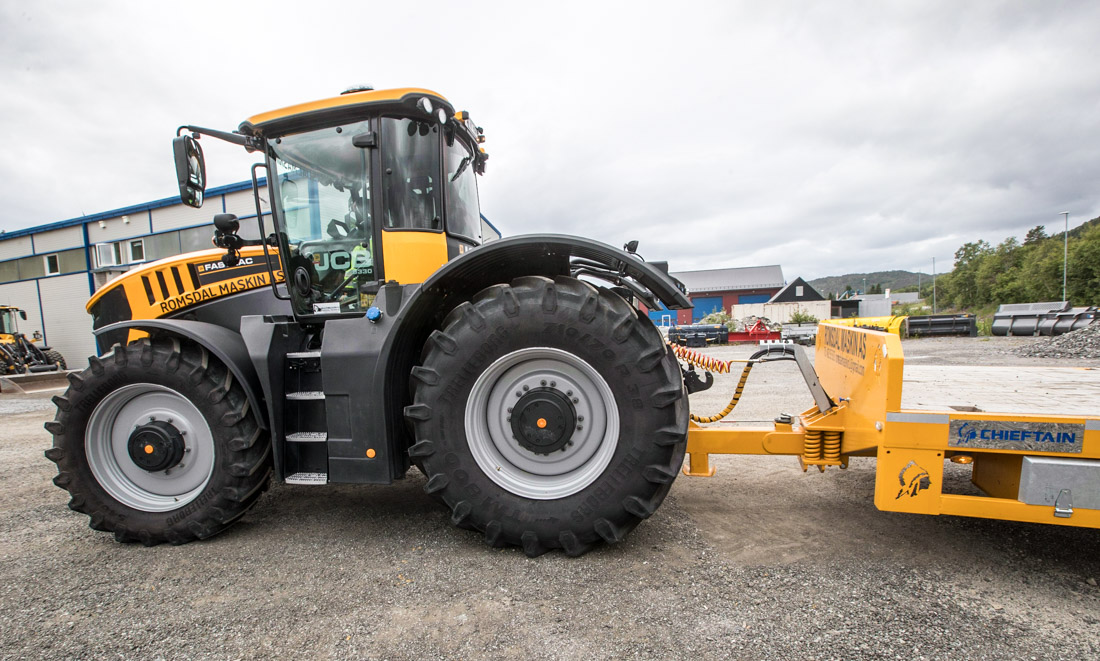JCB Fastrac 8330