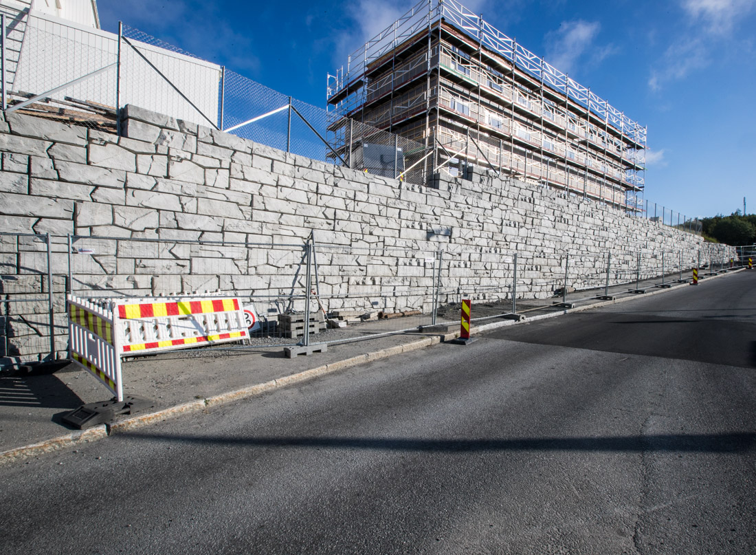 1000 kvadratmeter mur i Asak Vertiblock