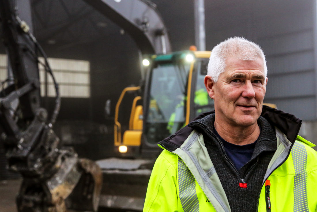 FRAMSNAKKER JENTENE: – Det er viktig for meg å presisere at jeg på ingen måte snakker ned gutta, men jeg snakker opp jentene, sier driftsleder Harry Hansen. (Foto: Runar F. Daler).