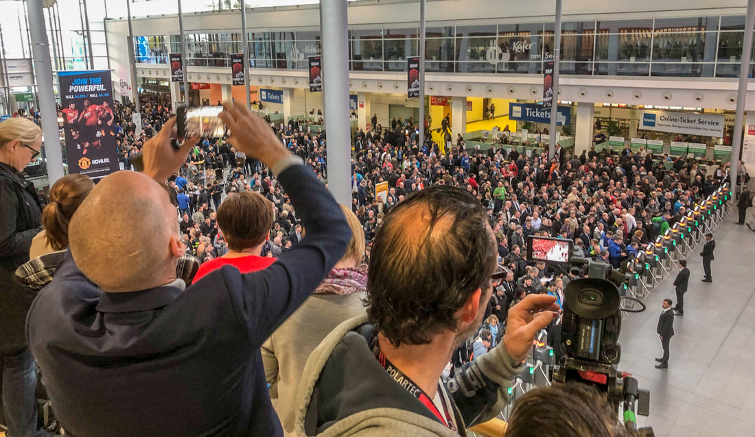 Ett minutt før åpning av Bauma 2019