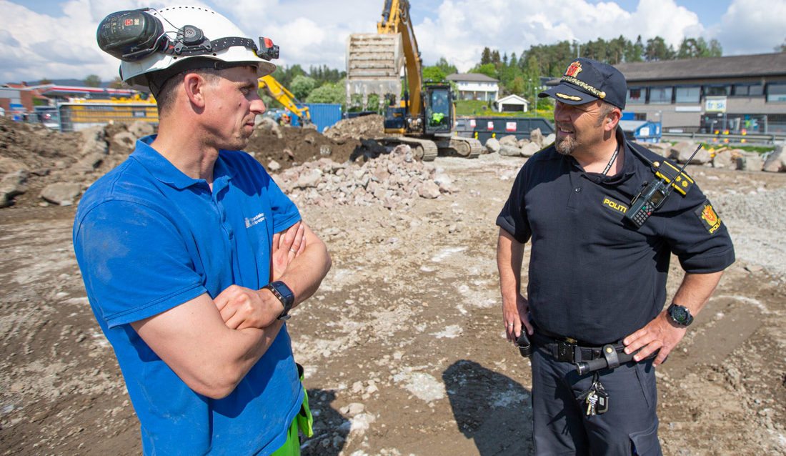 Anleggsleder Trond Are Nilsbakken og politioverbetjent Magnar Harloff