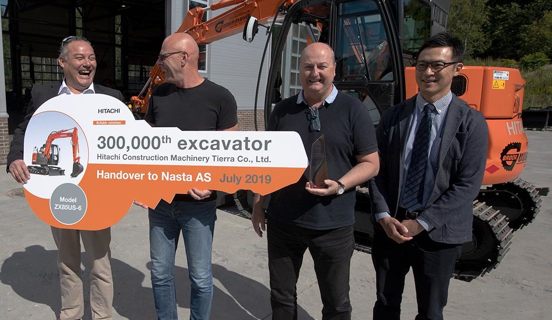 Overlevering av "nøkkel" til maskin nummer 300 000.