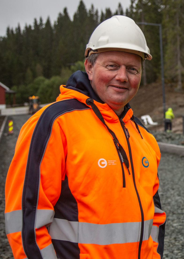 IMPONERT: Det meste gjøres riktig i Grunnarbeid Entreprenør, ifølge opplæringskonsulent Rune Sørli. (Foto: Runar F. Daler).