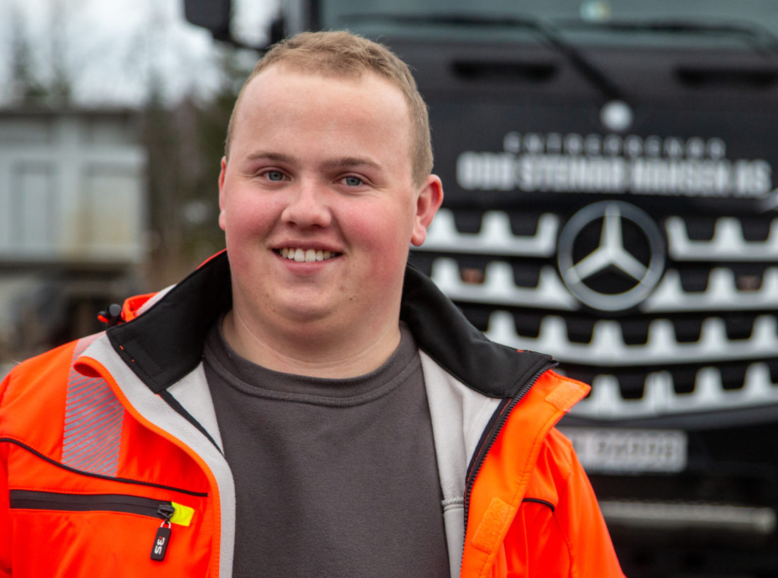 IVRIG: Nikolay har en 20 prosent stilling i bedriften, men han er «på jobb» fra seks til fire hver eneste dag. (Foto: Runar F. Daler)