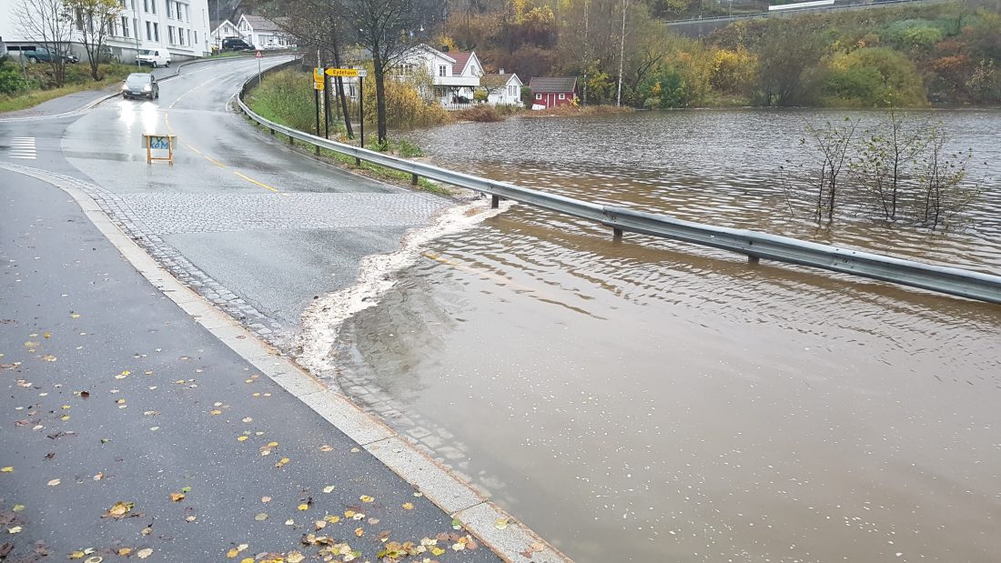 Oversvømt vei