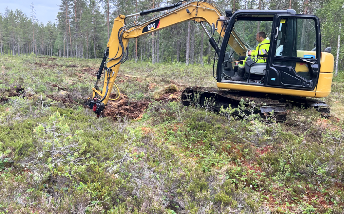 Gravemaskin i myr