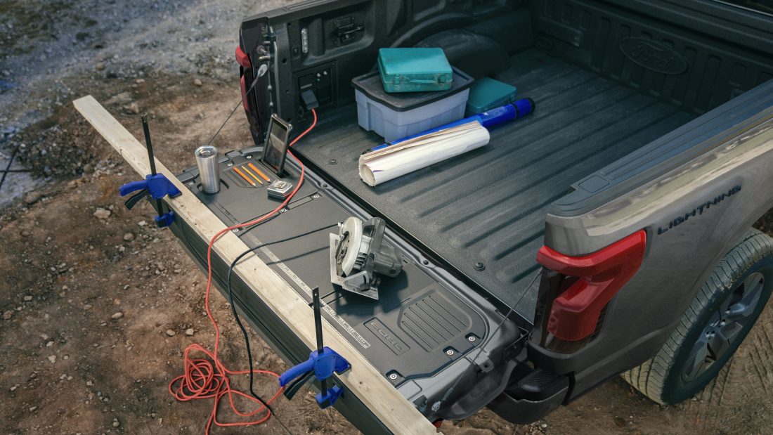 F-150 Lightning er en 5-seters helelektrisk familiebil i tillegg til at den er utviklet for å være en tøff arbeidshest. (Foto: Ford)