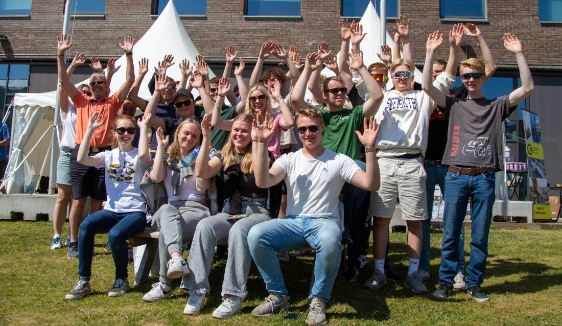 Begge Vg2 Anleggsteknikk-klassene fra Borgund vgs. var på plass på MEFA i Trondheim, som en avslutning på skoleåret. Elevene syntes det var stor stas. (Foto: Runar F. Daler)