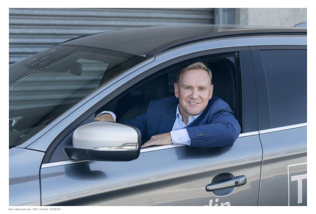Når du passerer veiarbeidsområder i sommer, kjør forsiktig og ha 100% fokus på trafikkmiljøet, sier Geirr Tangstad-Holdal, daglig leder i TSF. (Foto: TSF)