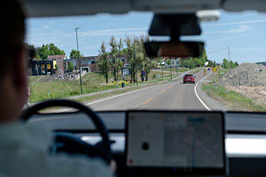 Hele 85 prosent av de spurte i en undersøkelse Kantar har gjort for Trafikksikkerhetsforeningen er enige i at de som holder på med vegarbeid, har en farlig arbeidsplass. (Foto: TSF)